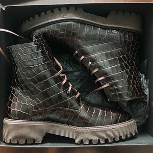 Freda Salvador Emi Lug Espresso 8.5